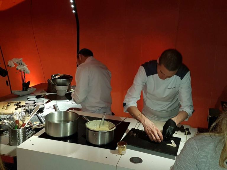 preparation-en-direct-chefs-cuisiniers-gastronomia-traiteur