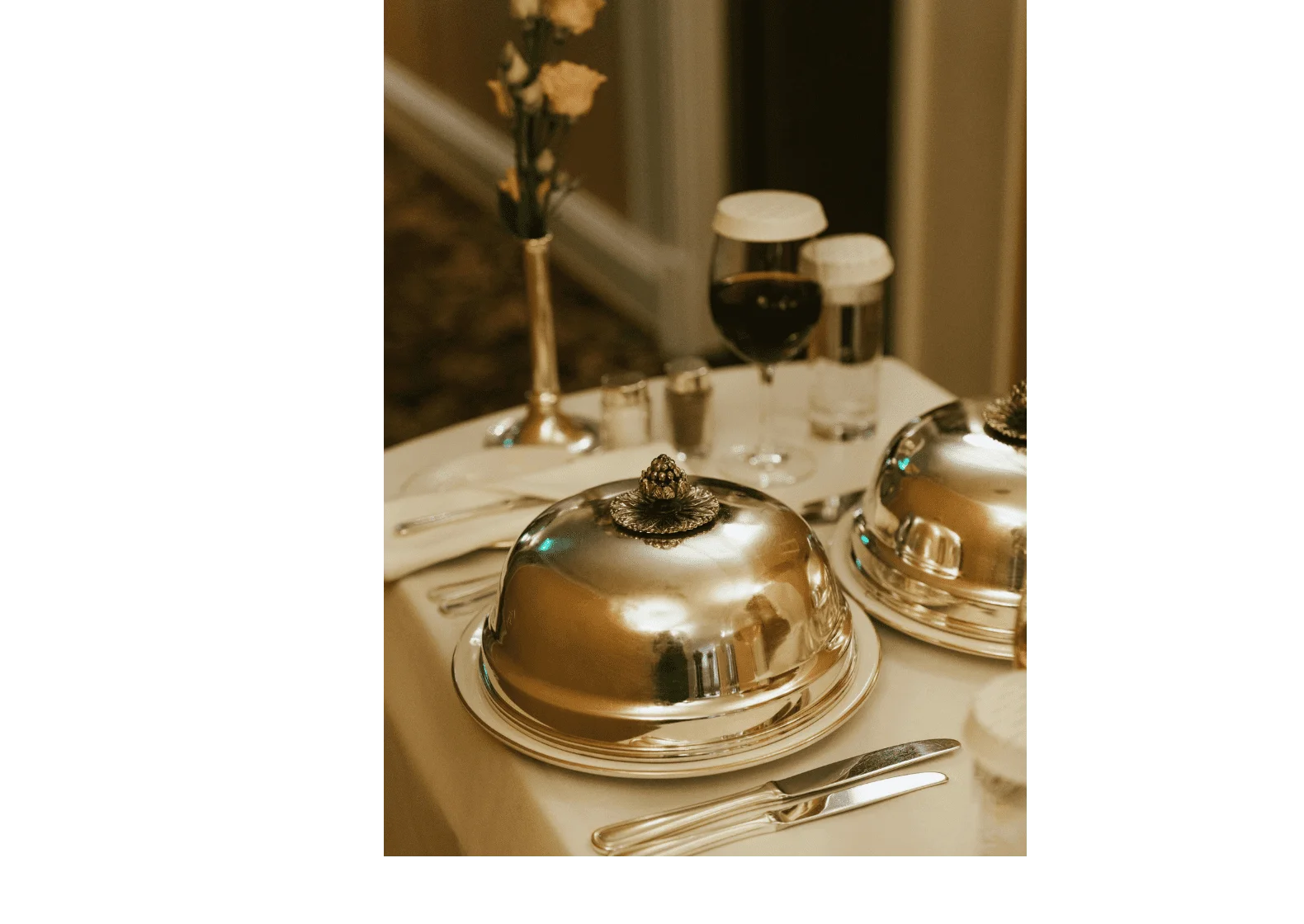 photo repas haut de gamme sous cloche